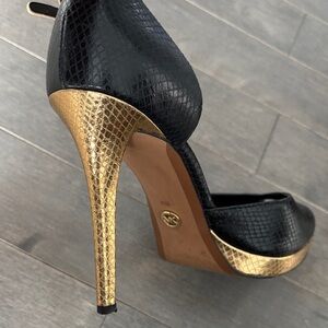 Michael Kors Elegant Black and Gold High Heels